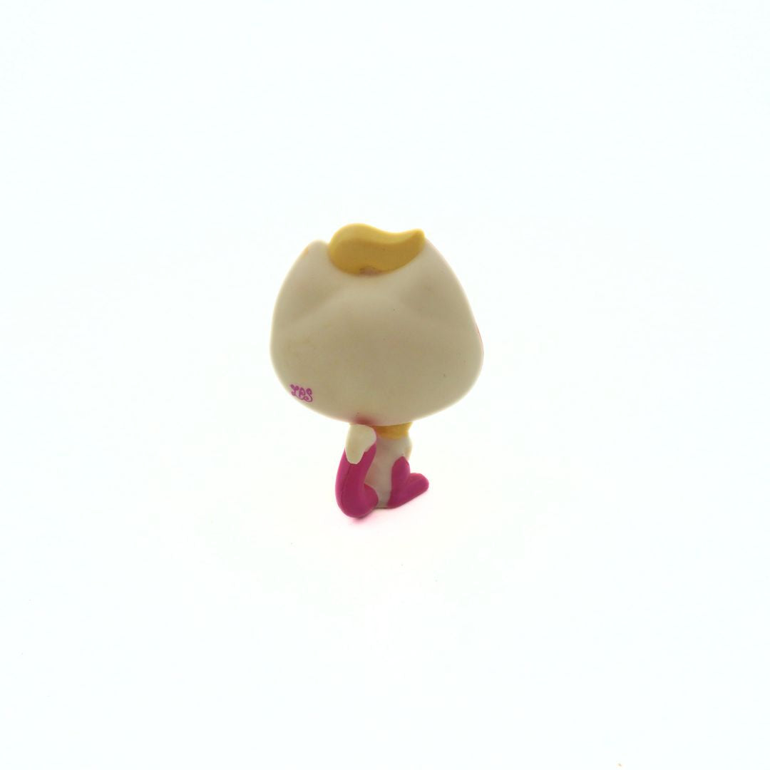 Back of a vintage generation 4 Littlest Pet Shop cat