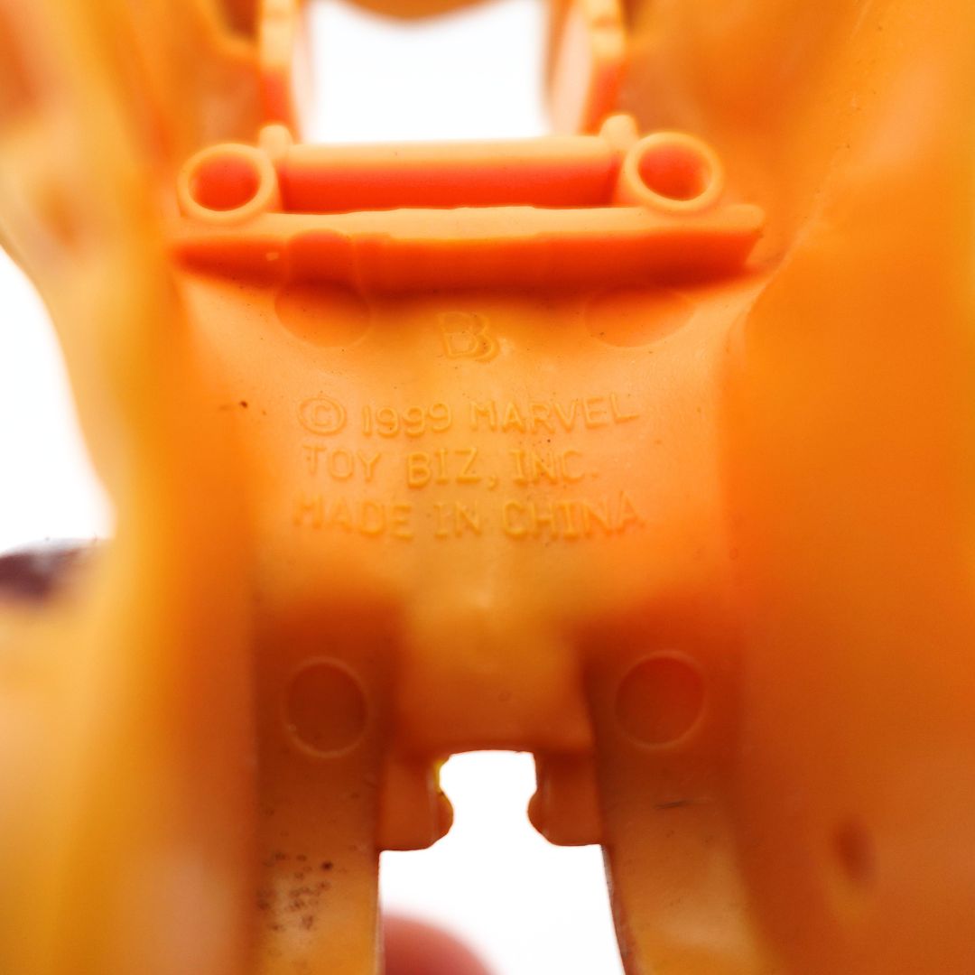 1999 Sabretooth Shapeshifting Figure