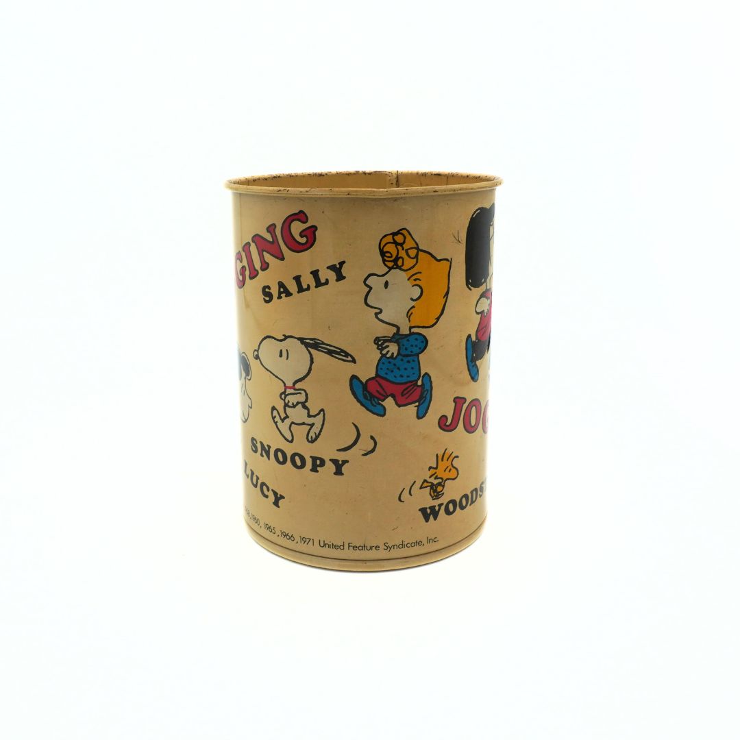 1971 Snoopy and Friends tin with multiple characters around the outside, visible here Sally, Snoopy and Woodstok