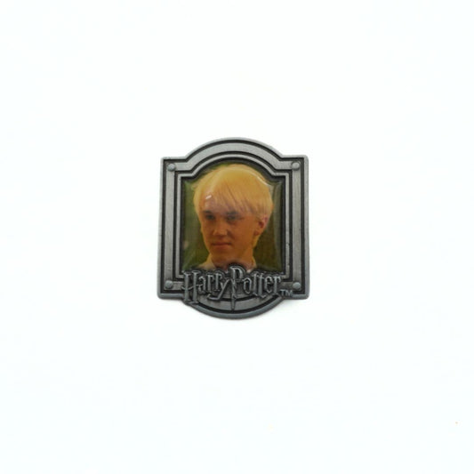 Harry Potter badge with a portrait of a character on a white background