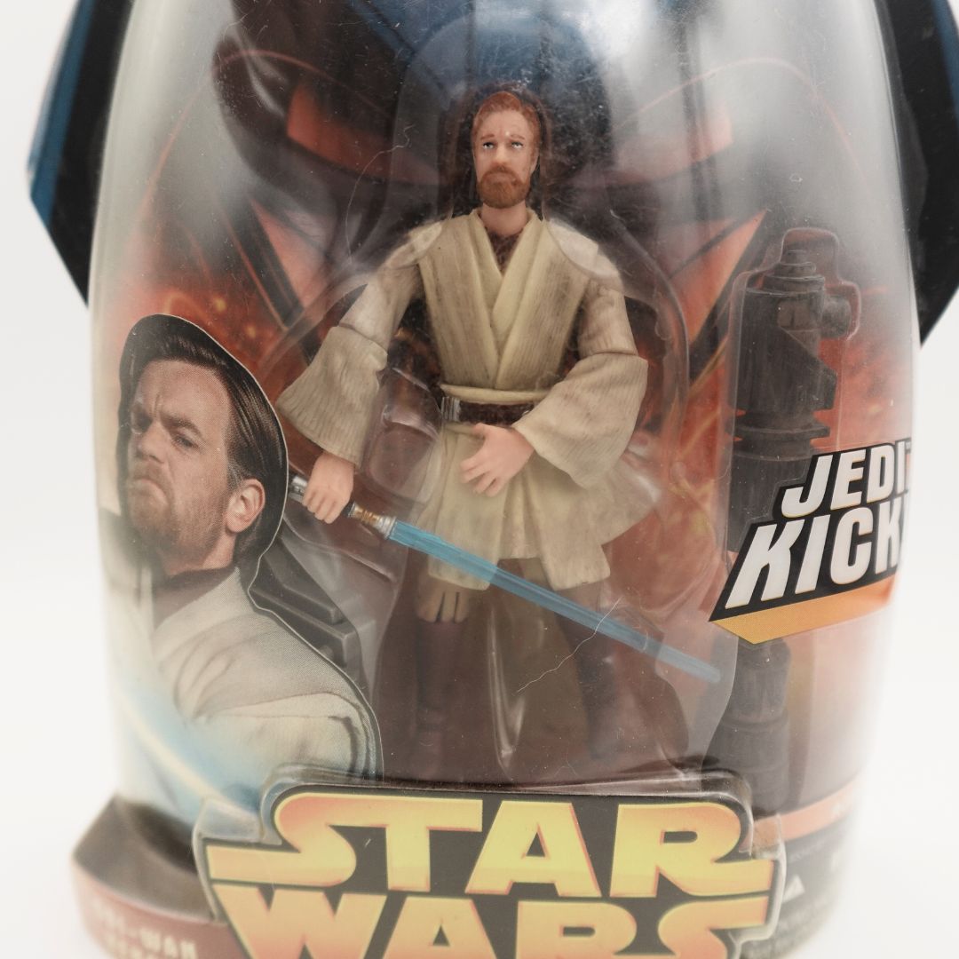 Closeup of the 2005 Star Wars Obi-Wan Kenobi Revenge of the Sith figurine holding a blue lightsaber