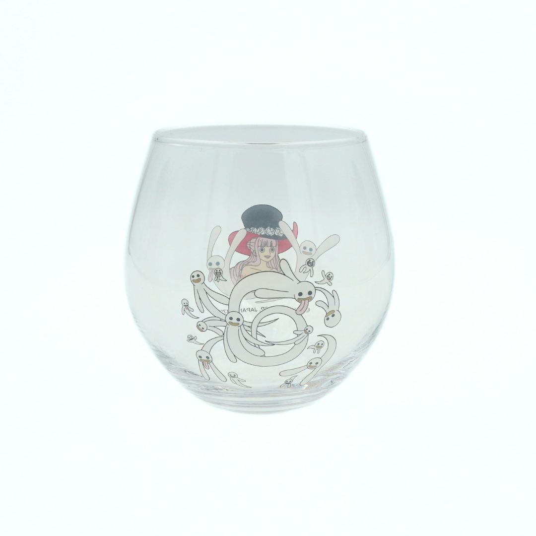A One Piece drinking glass featuring Perona surrounded by Hollows