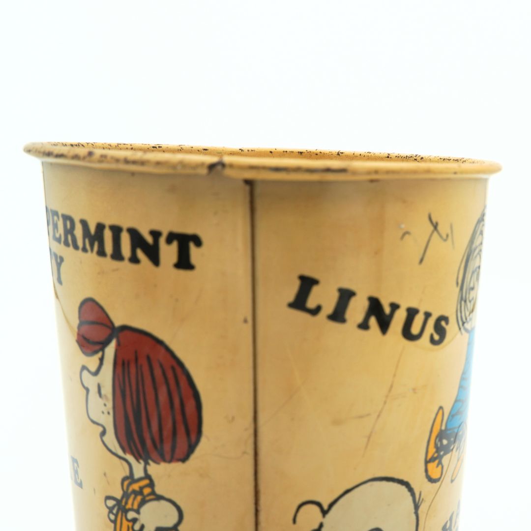 Marks seen on the side of a 1971 Snoopy & Friend tin