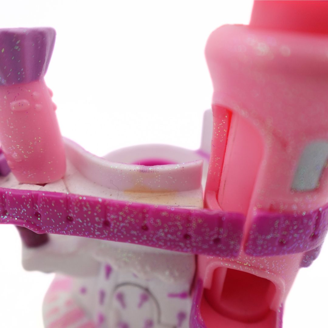 Discolouration to the 1997 Starcastle Peppermint Tea castle