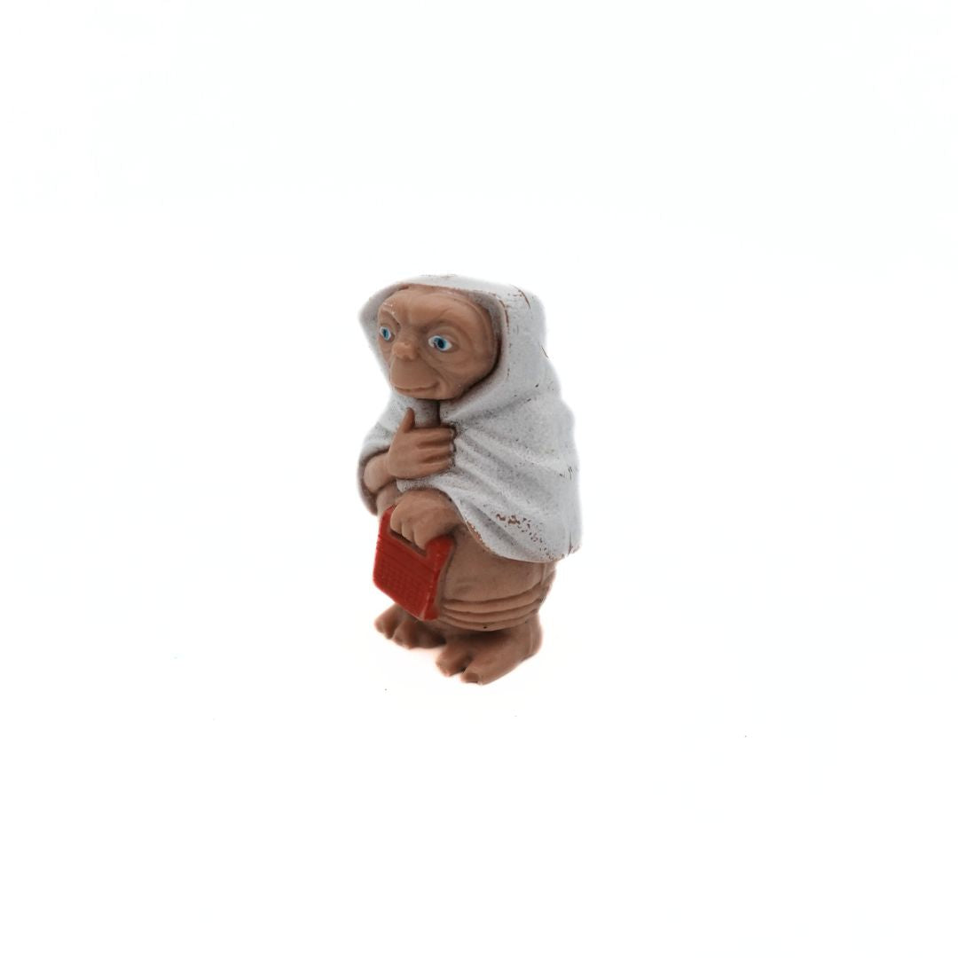 Mini ET Figure holding a radio and blanket