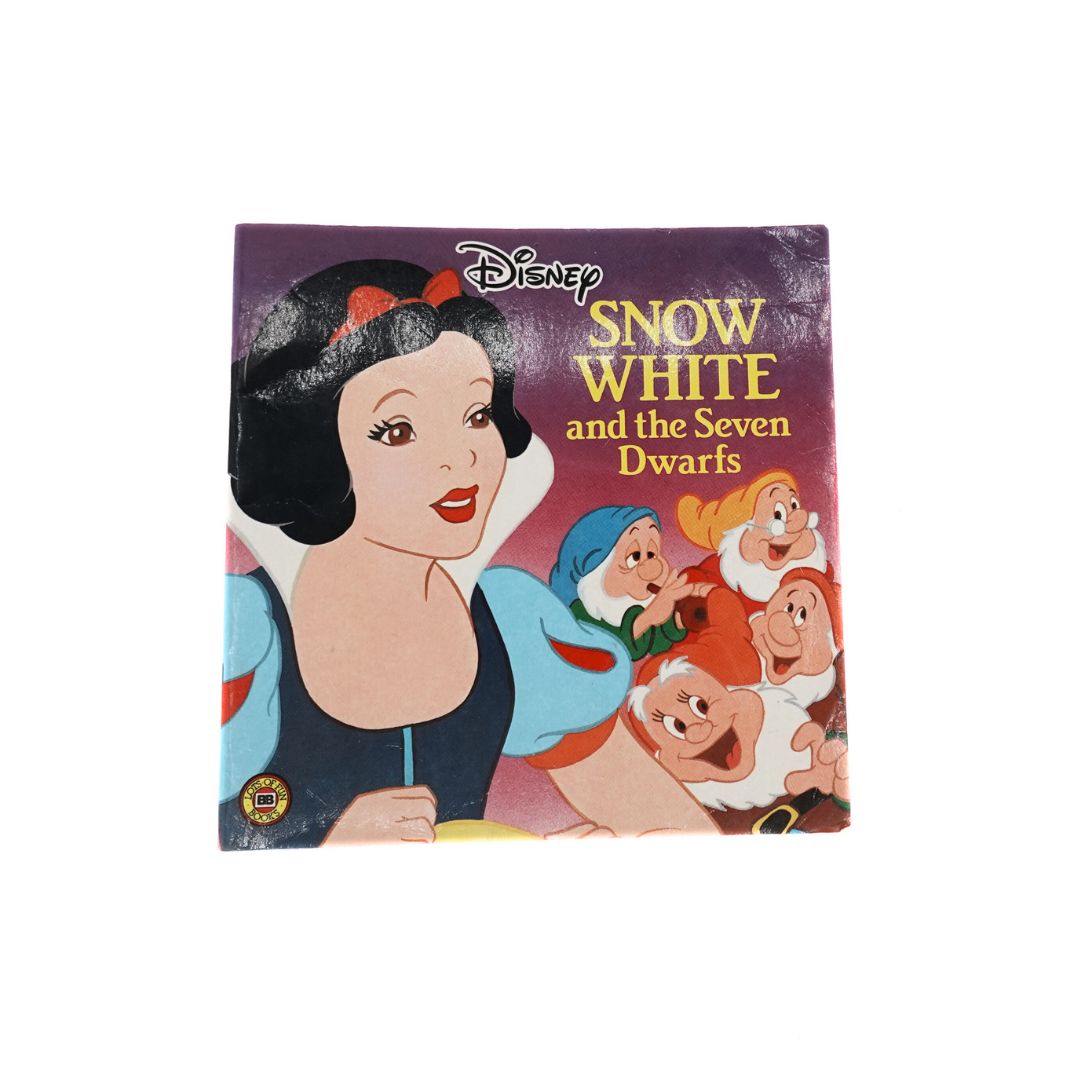 Front cover of the 1991 Snow White paperback book featuring the princess and four dwarfs