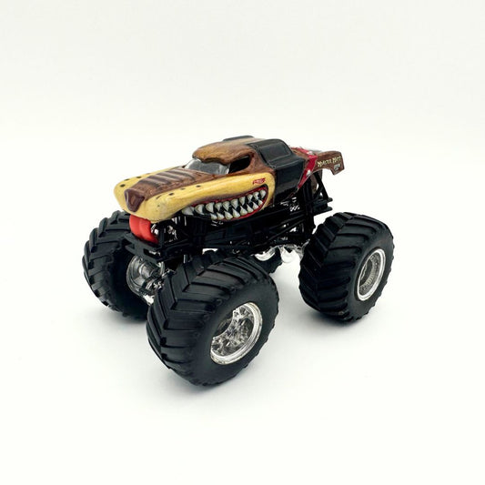 2010 Hot Wheels Freestyle Champion Monster Mutt Car