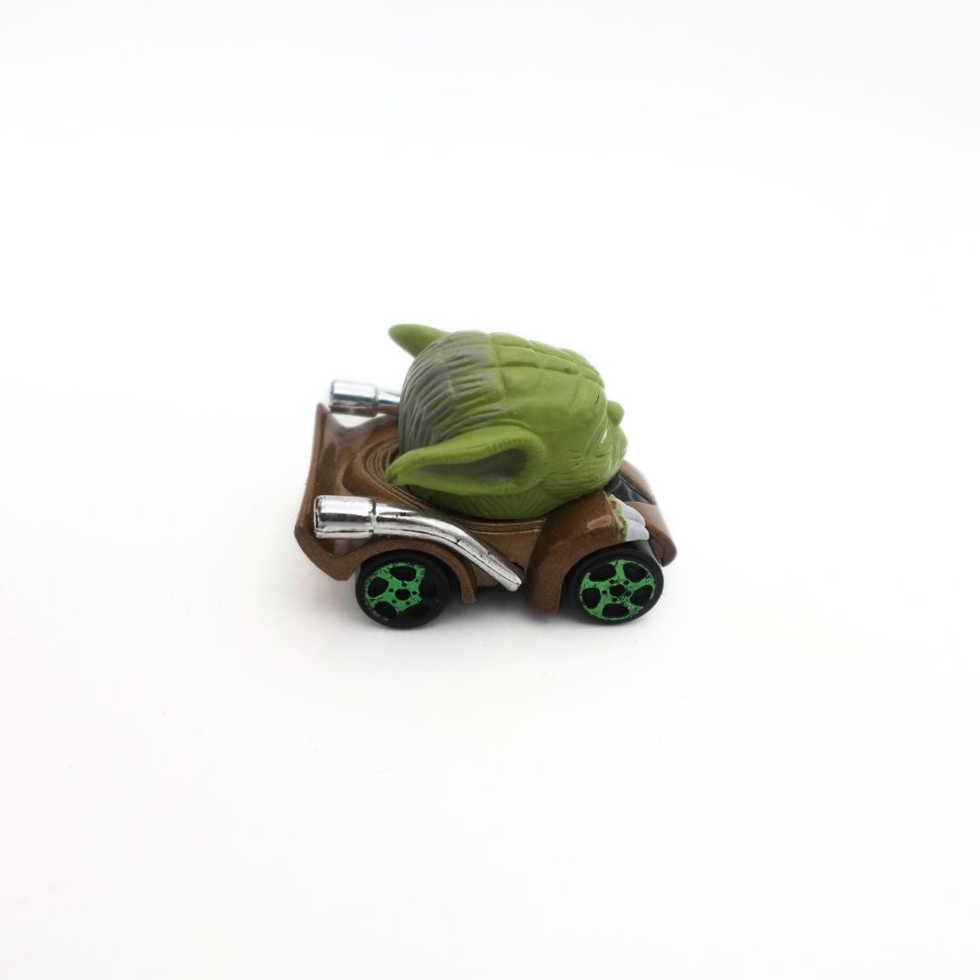 Disney Parks Racers Star Wars Yoda 1/64 Die Cast Car