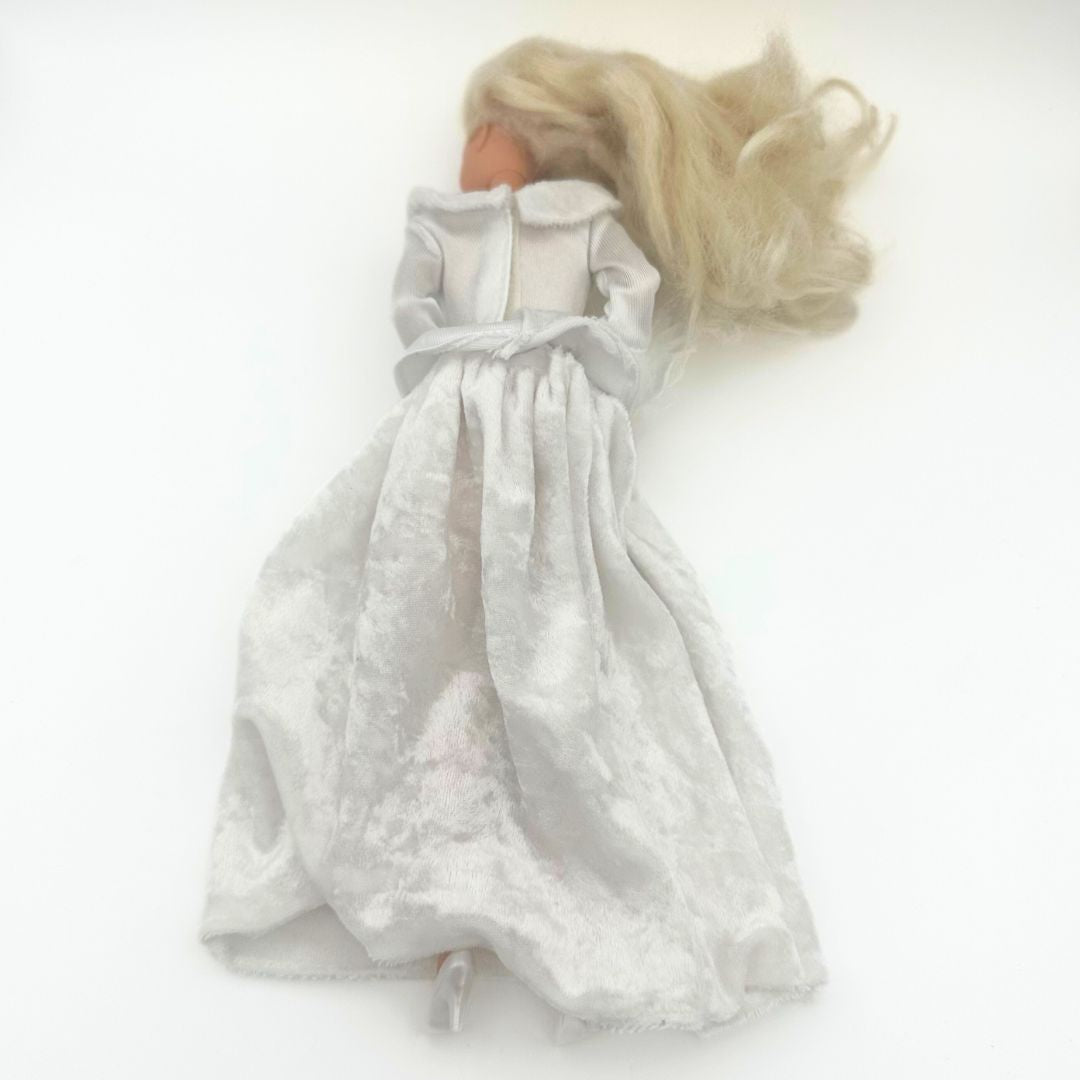 1996 Bridal Fashion Avenue Winter Barbie