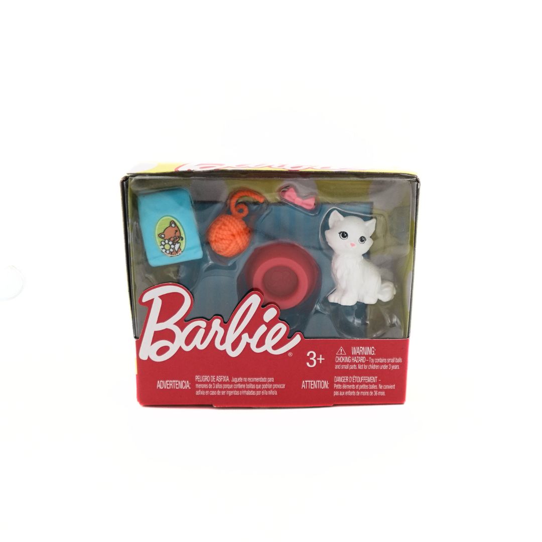 Photo of the Barbie FHY71 Accessory Set featuring a white cat, a pink bowl, orange yarn, a blue food bag and a pink bow