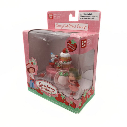 Photo of a 2003 Strawberry Shortcake Cake Decorating Playset featuring Strawberry Shortcake and Pupcake