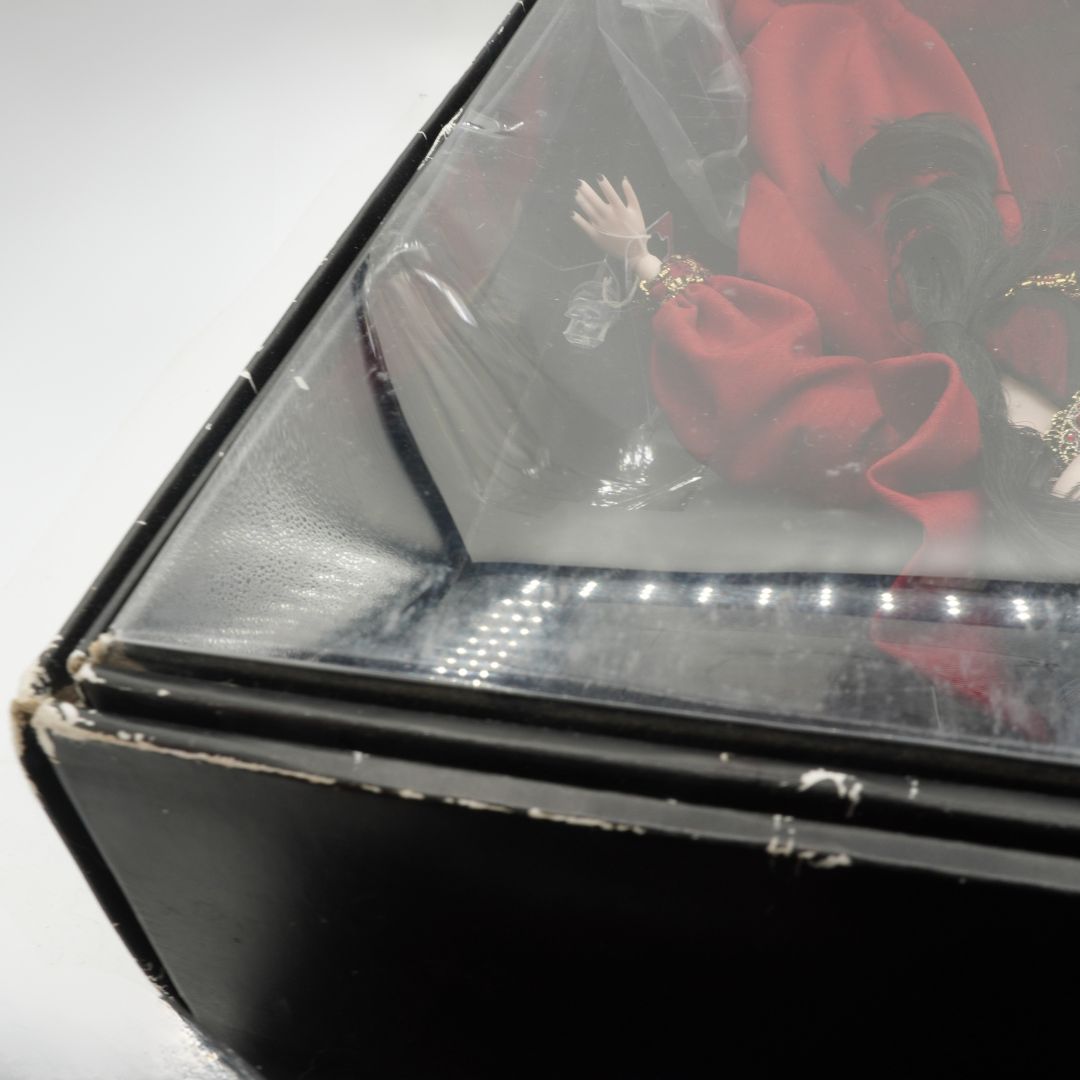 Damage to the 2013 Haunted Beauty Vampire Barbie box