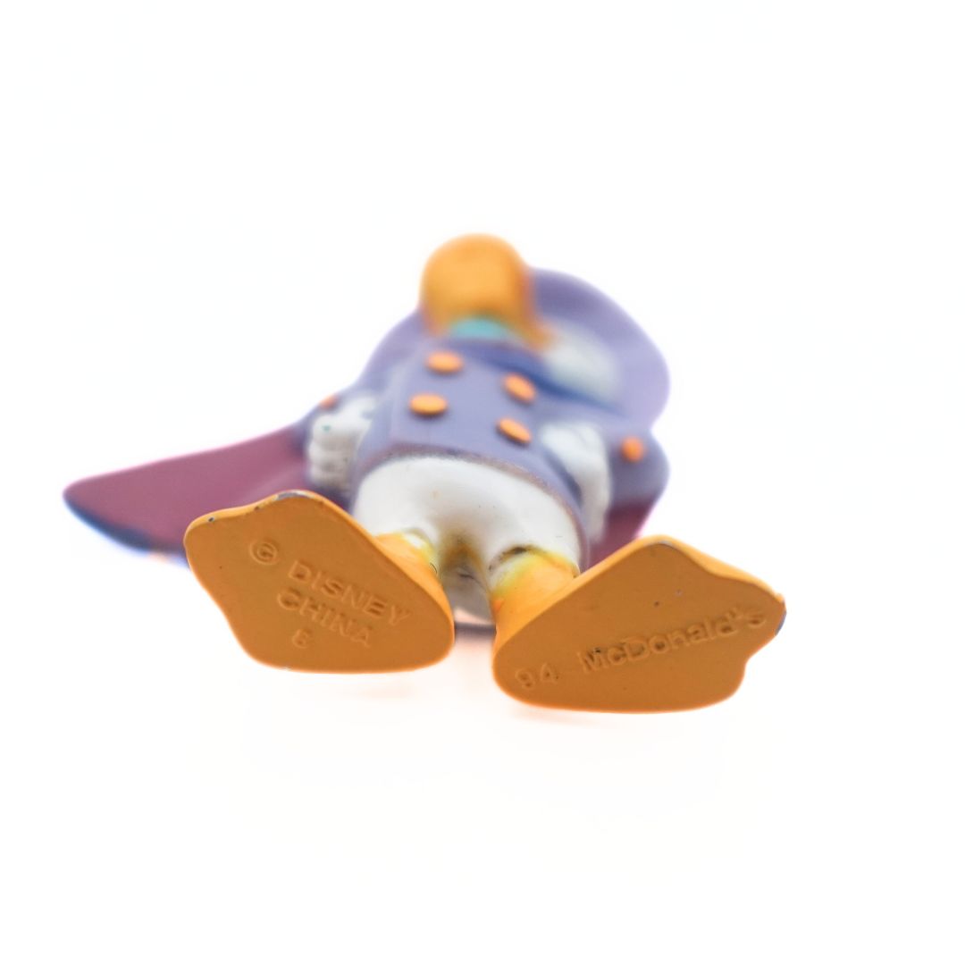 Photo of the feet of the 1994 McDonalds Darkwing Duck Disney toy