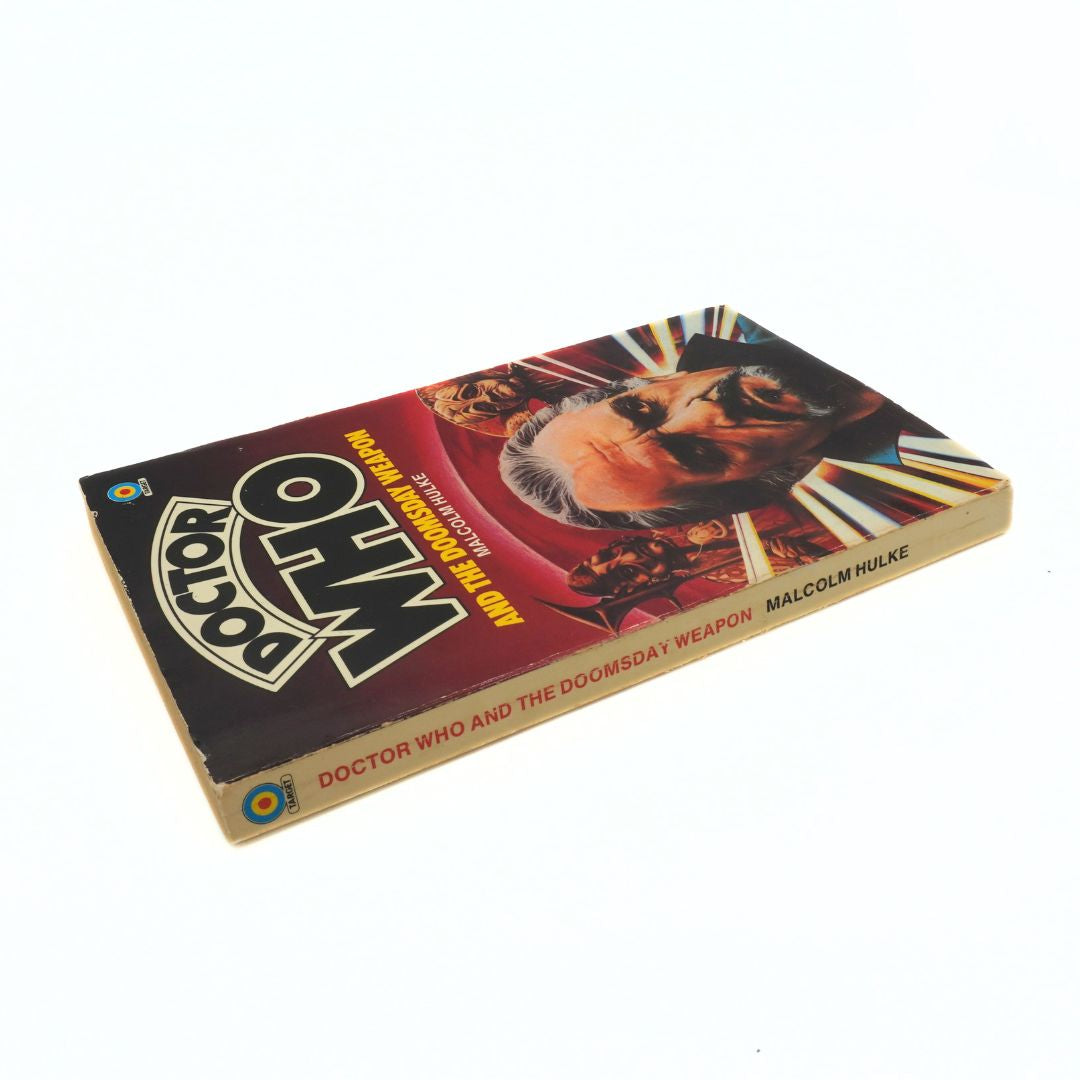 Book titled 'Doctor Who and the Doomsday Weapon' by Malcolm Hulke on a white background