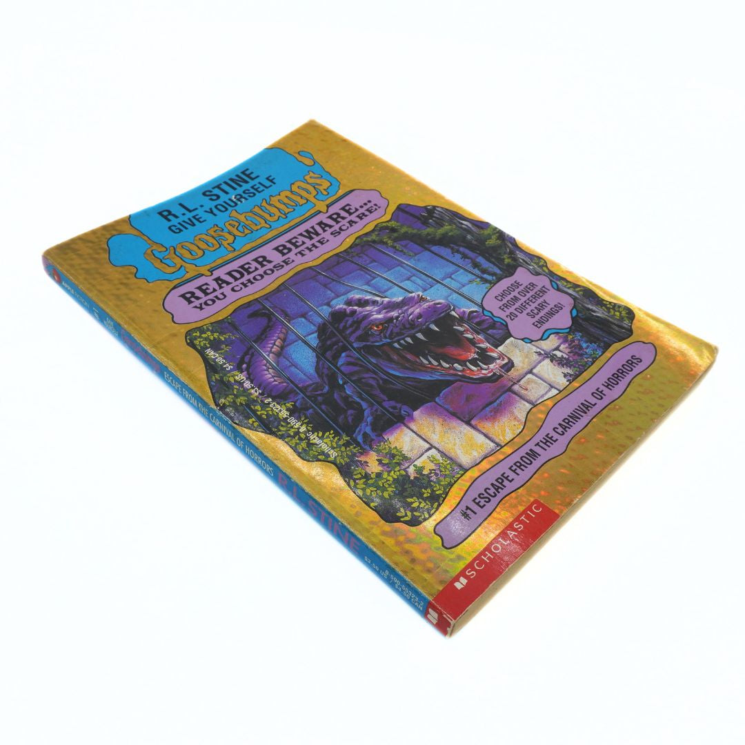 Book cover of 'Goosebumps' series with a monster illustration on a white background