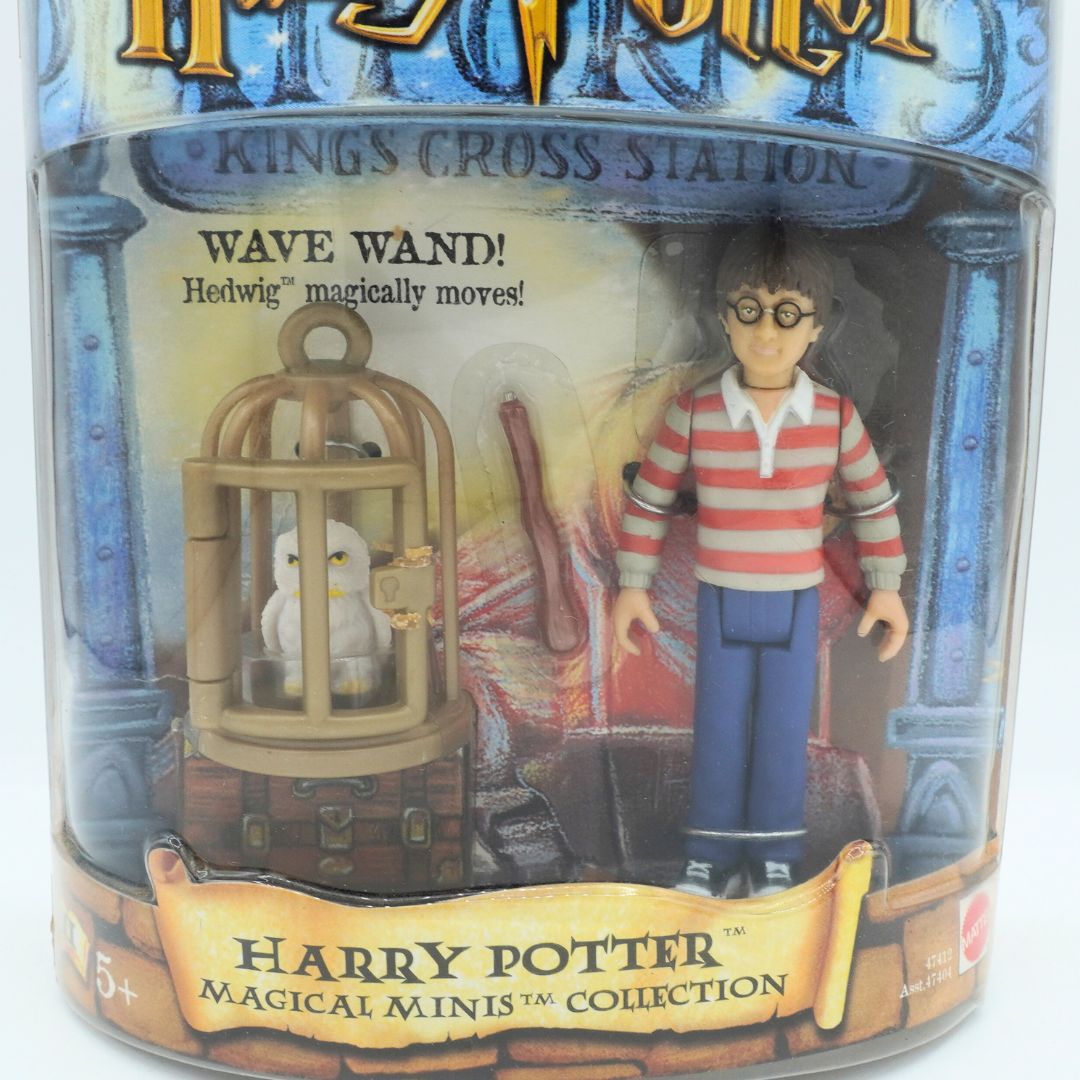 Harry Potter action figure in packaging with Hedwig, King's Cross Station background