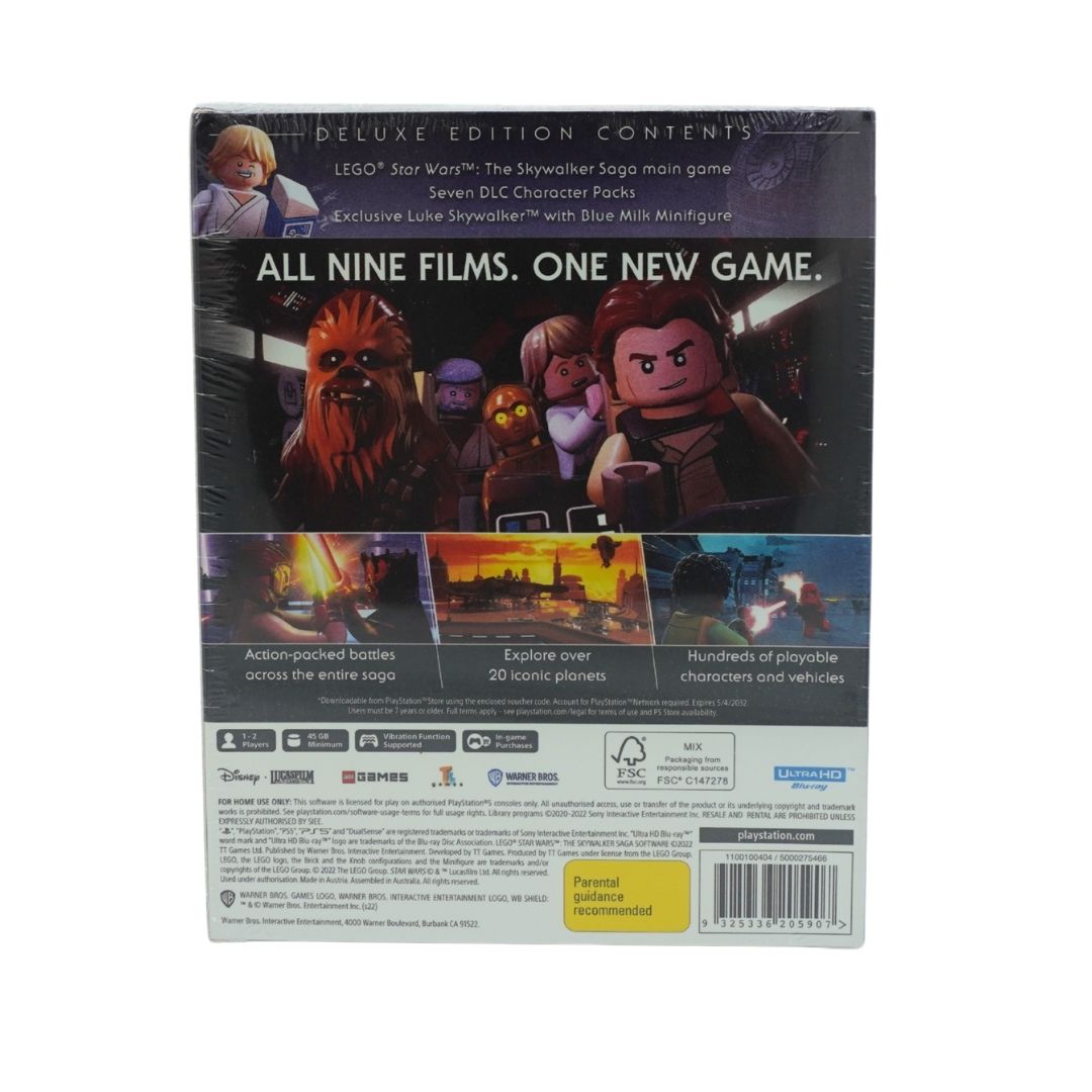 Back cover of LEGO Star Wars The Skywalker Saga main game Deluxe Edition, showing character artwork, feature highlights, logos, and a barcode on a white background.
