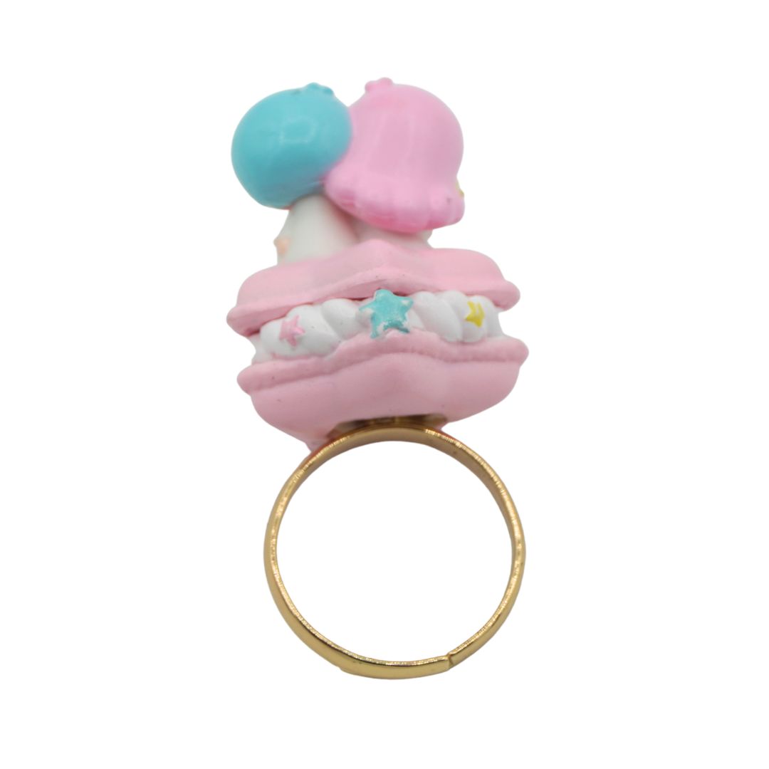 A blue and pink 2022 Sanrio Little Twinstars ring with a gold coloured base