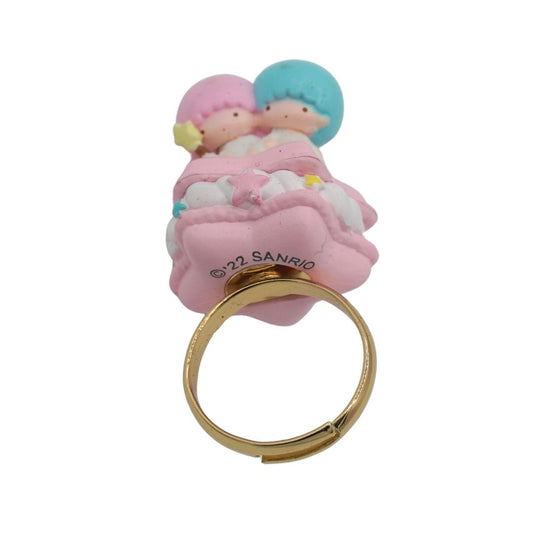 A blue and pink 2022 Sanrio Little Twinstars ring with a gold coloured base