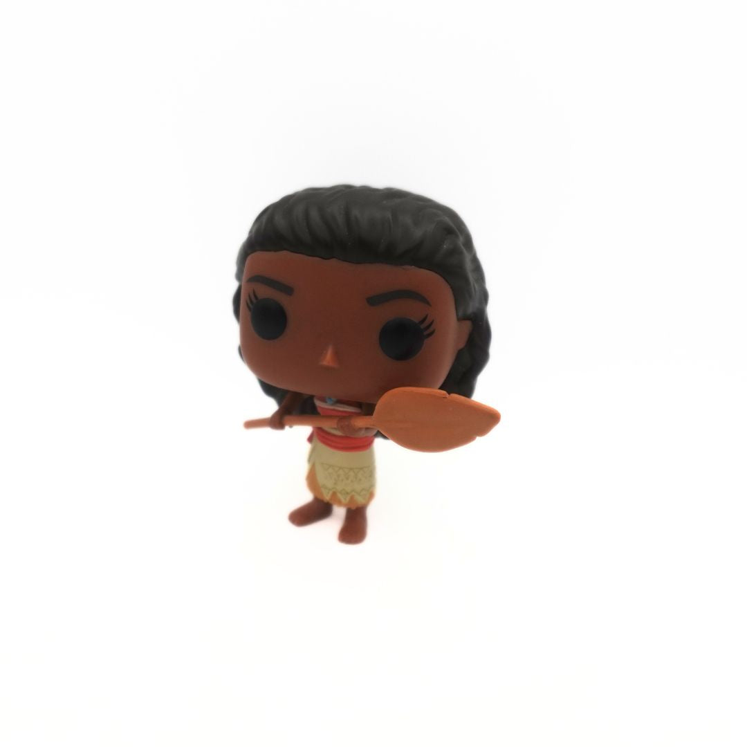 Front image of the Moana 216 Funko Pop figurine holding a paddle