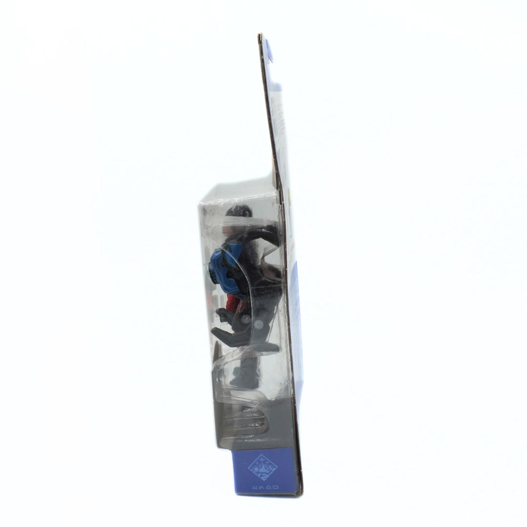 Side on photo of a Nien Nunb figurine in packaging