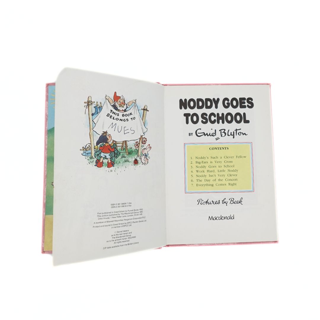 Table of contents and publishing pages of the 1990 Noddy Goes to School hardcover book