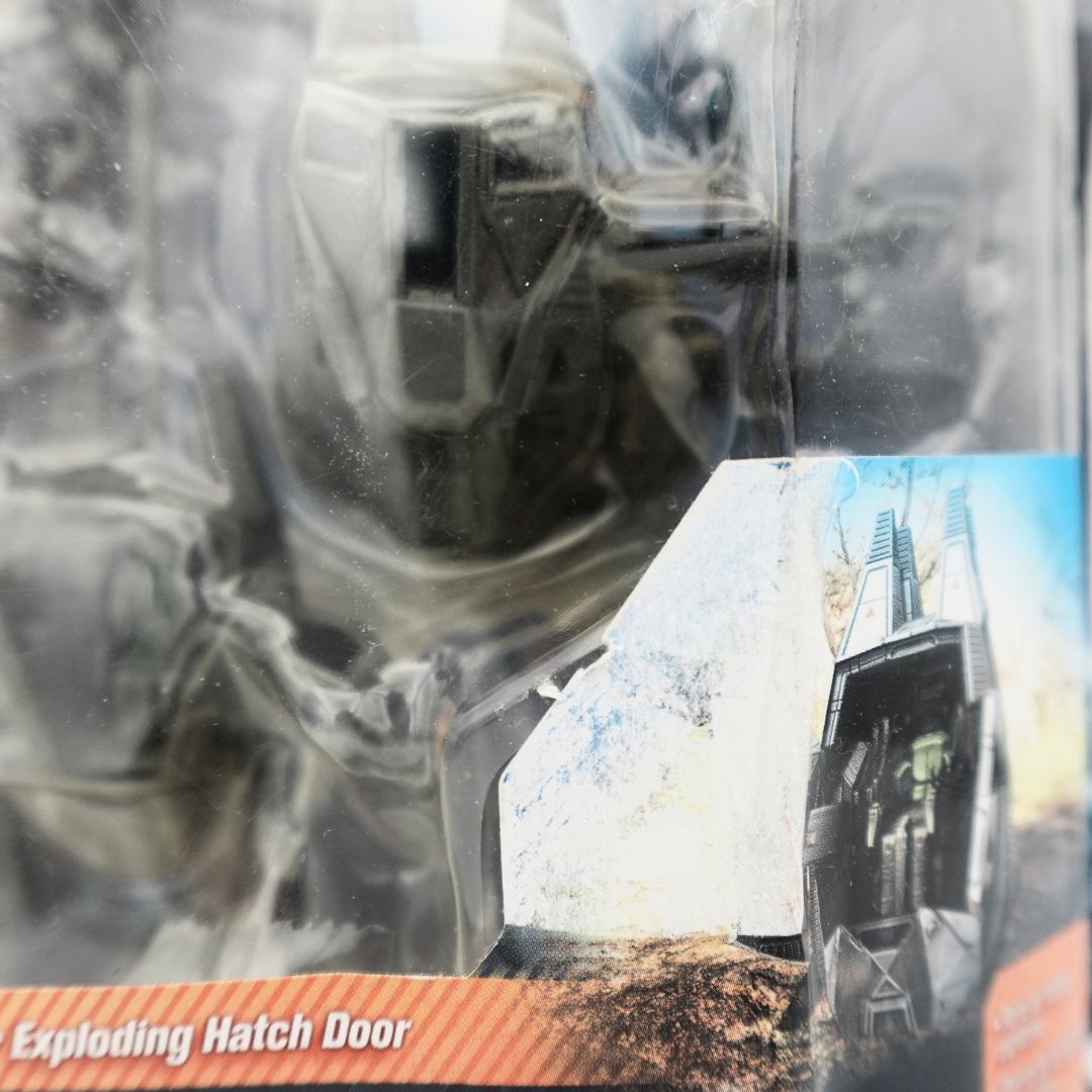 Closeup of some wear and damage to the 2012 Halo ODST Drop Pod cardboard packaging and plastic bubble