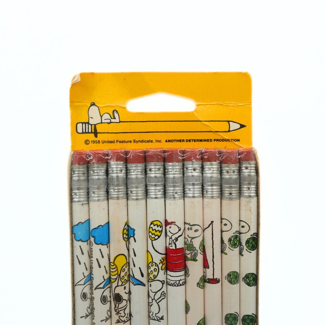 Set of six cartoon-themed pencils in a yellow packaging with a pencil illustration.