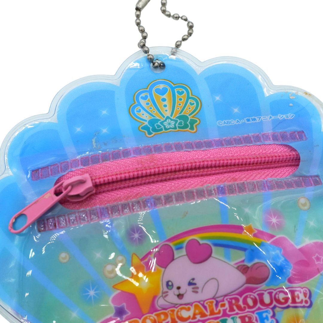 A shell-shaped clear plastic pouch with a pink zipper and a metal ball keychain, featuring colorful cartoon graphics and Japanese text on a white background.