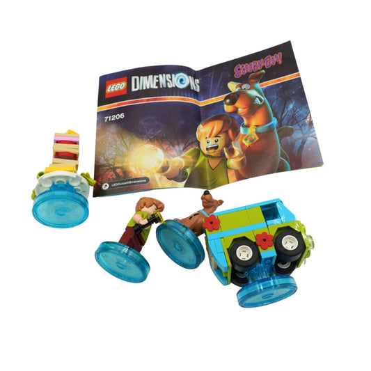 Images of the Scooby Doo Lego Dimensions set with four pieces - a sandwich, Shaggy, Scooby and the Mystery Machine