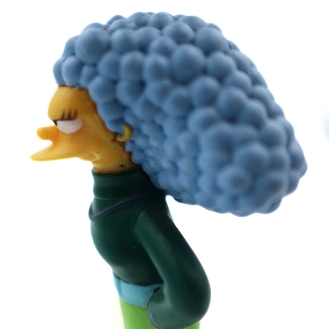 Close up of green marks on the face of a 2006 Selma Bouvier The Simpsons Figure