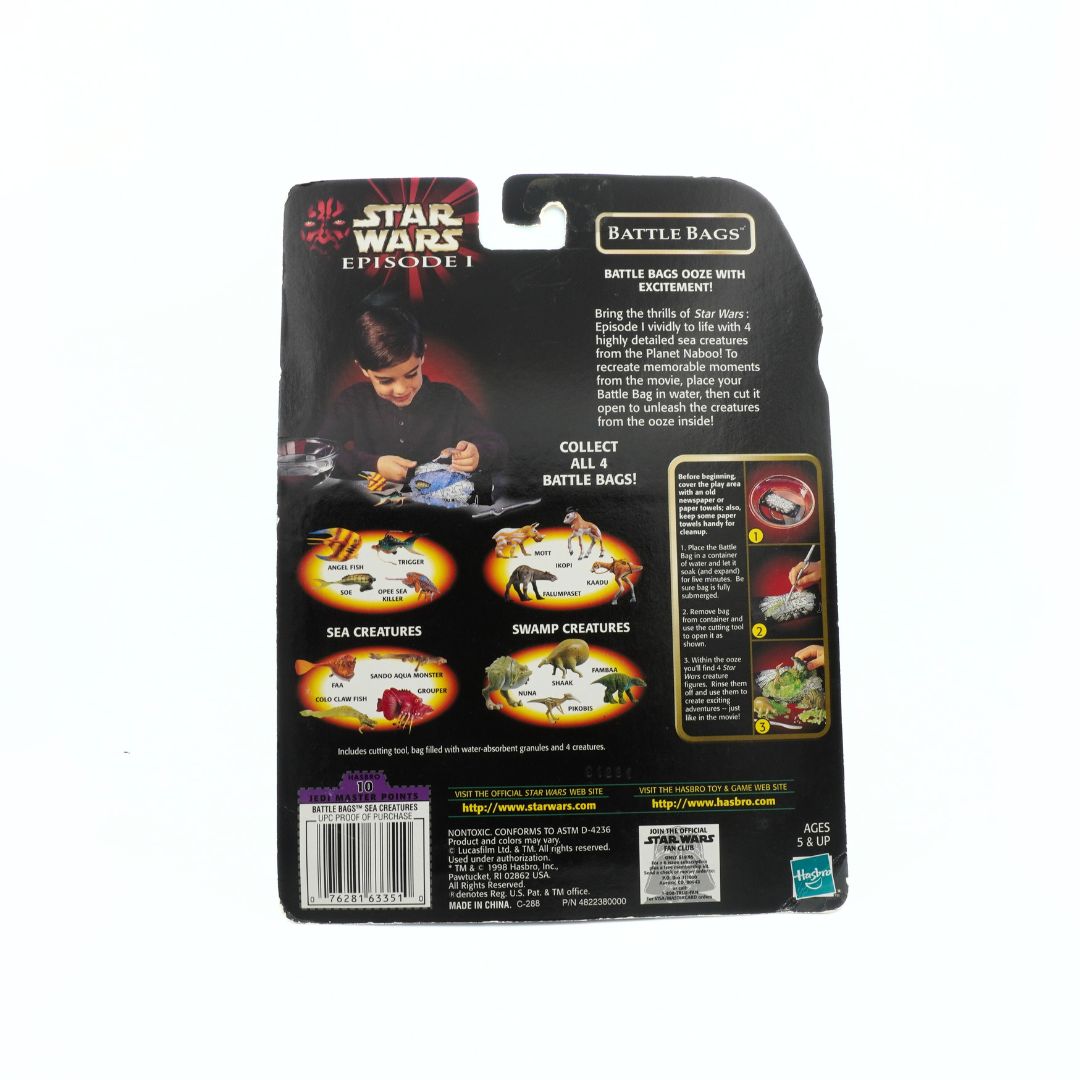 Back of a toy packaging featuring a child playing with toys, labeled 'Star Wars Episode I' and 'Battle Bags'.