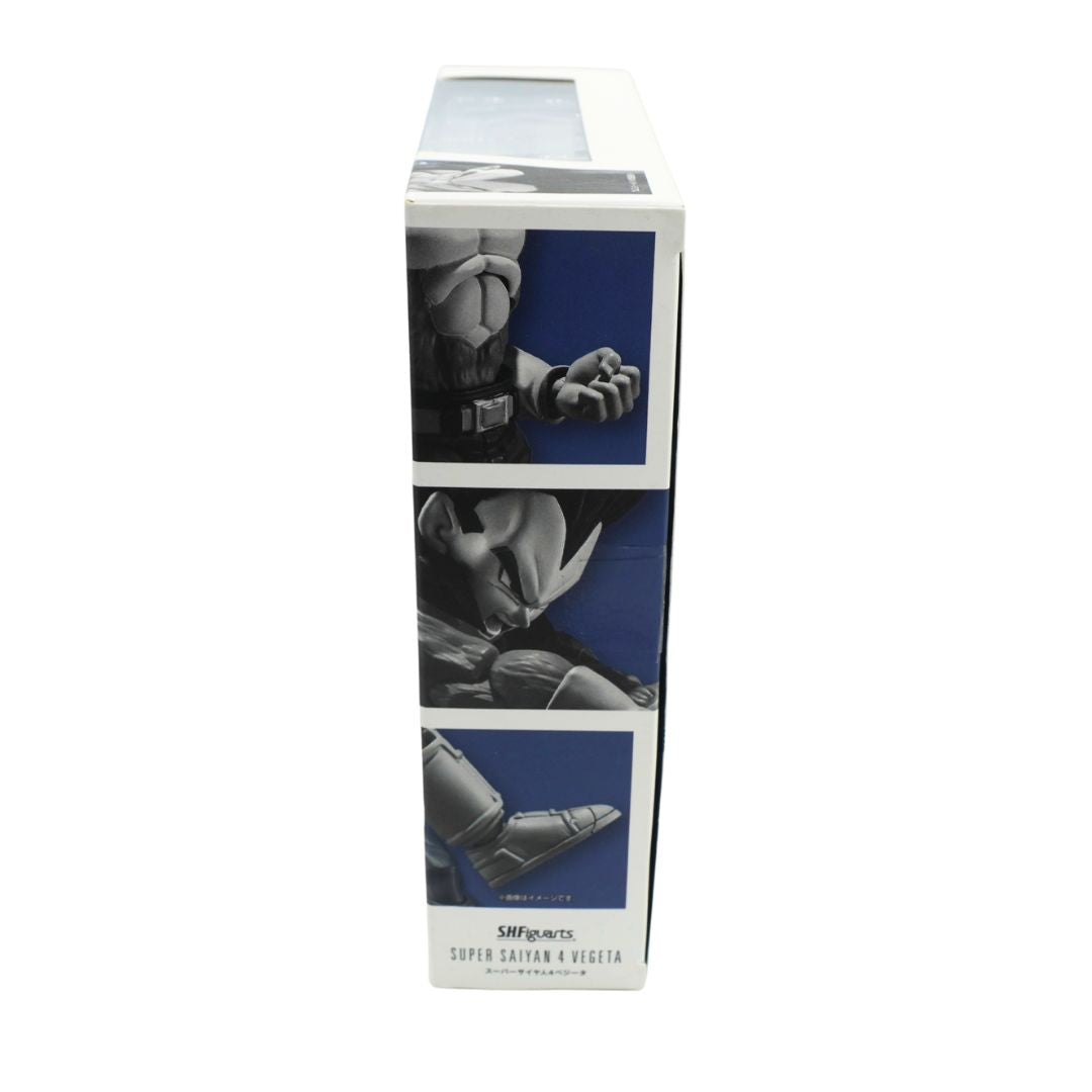 Side view of a boxed collectible figure, showing printed panels of Batman in grayscale against blue backgrounds and the text 'SMIFigure' and 'SUPER SATIN 4 DIGITA' near the bottom.
